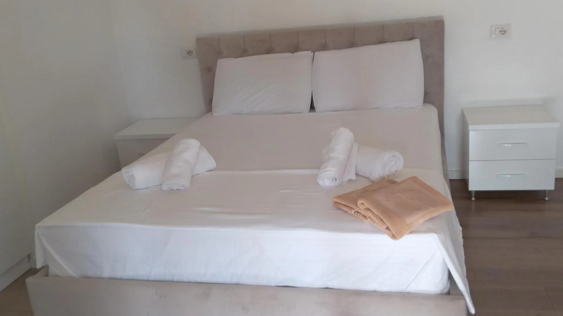 Raffaello'S House Villa Vlore 0*,